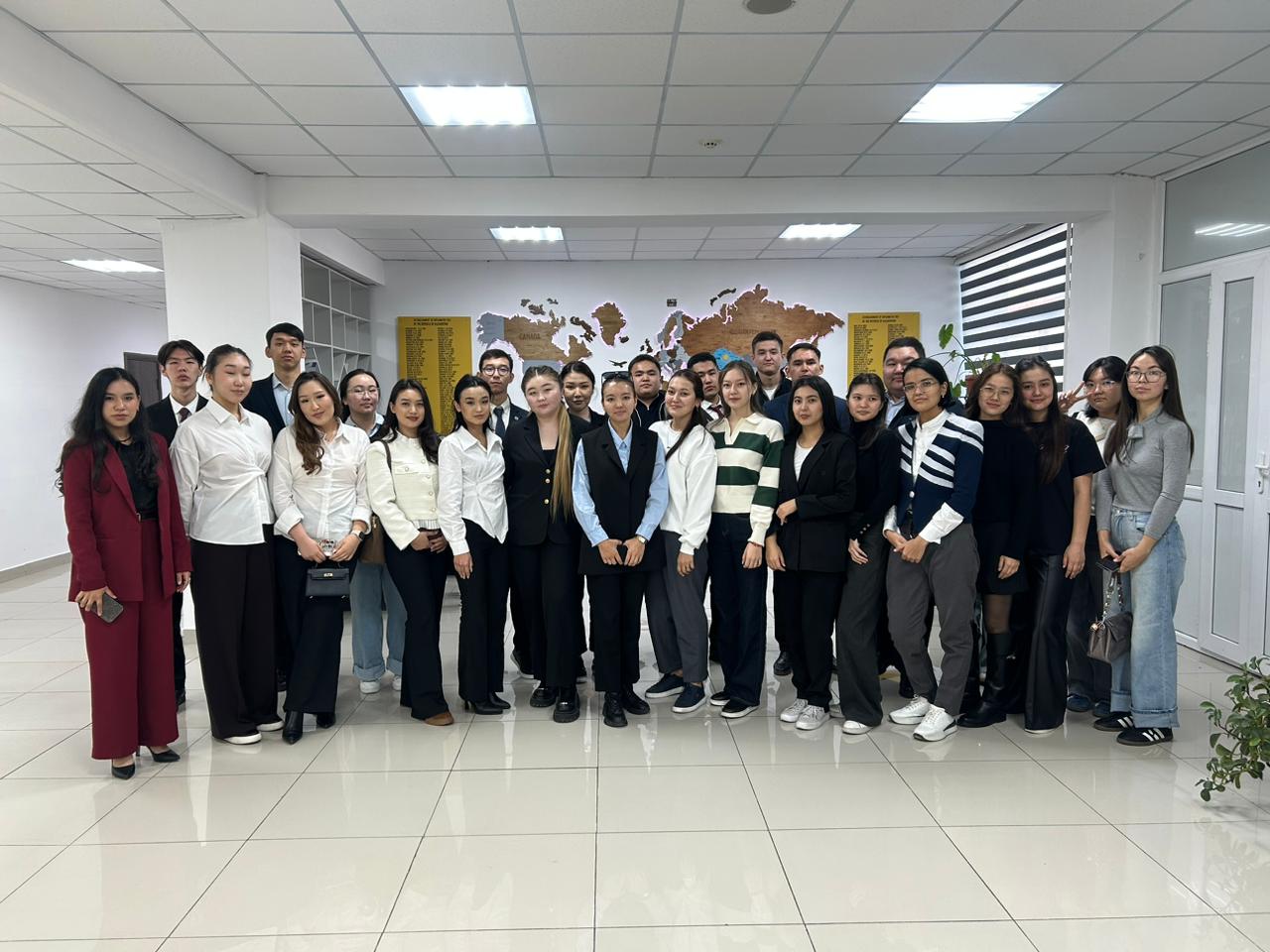 Халықаралық қатынастар мамандығының қазақ бөлімінің 3 курс студенттері Тұрақты Даму Мақсатының 12 бағыты - Жауапты тұтыну және өндіріске байланысты іс-шара өткізді.